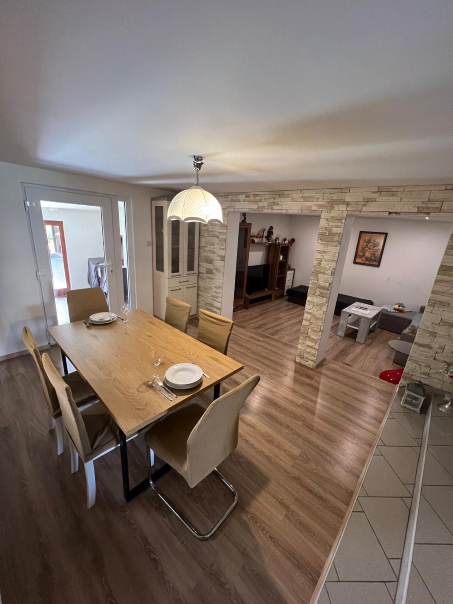 -Self-Check- 4-Bedroom Family House With Heated Tub Levice Exteriör bild