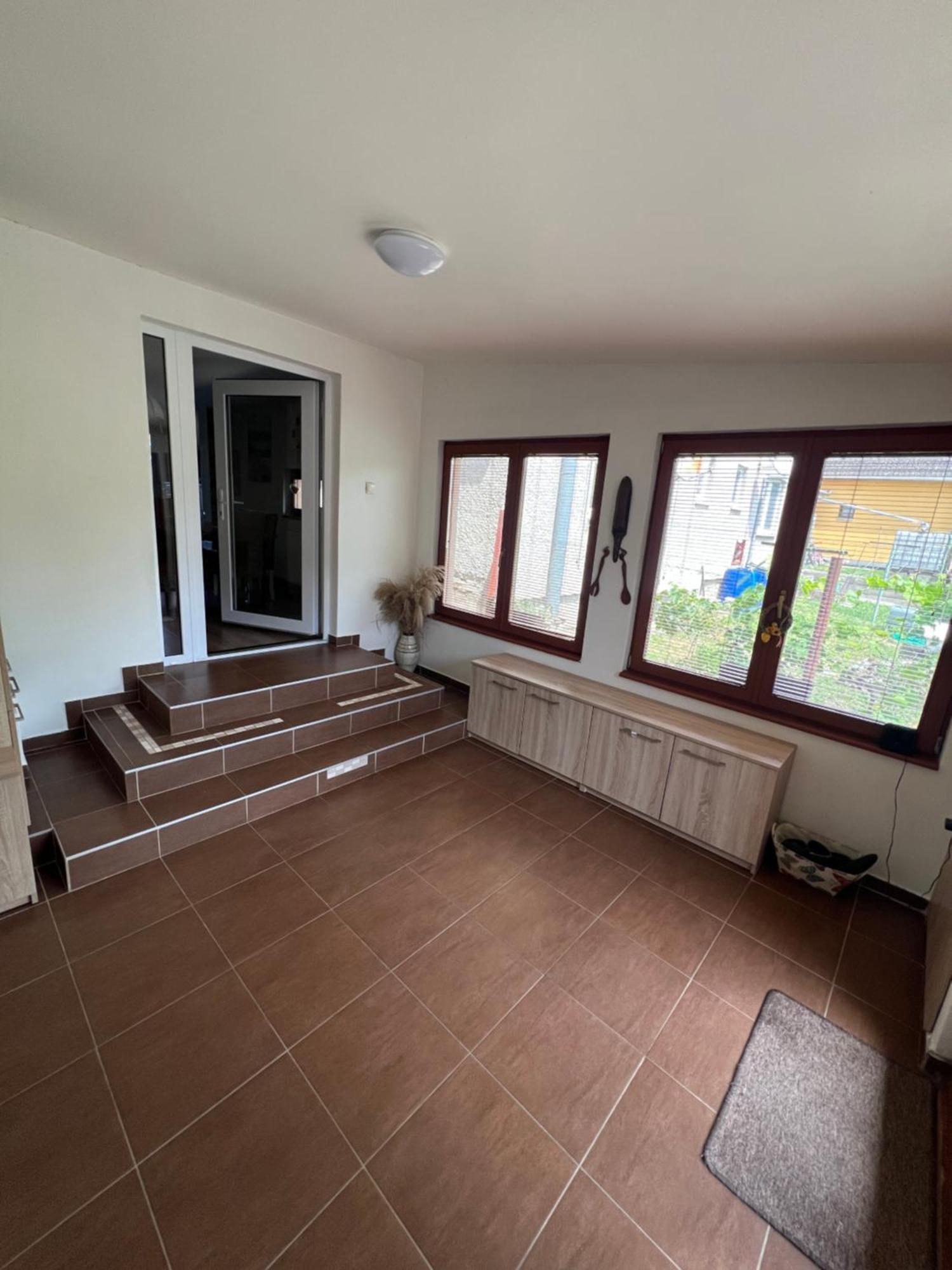 -Self-Check- 4-Bedroom Family House With Heated Tub Levice Exteriör bild